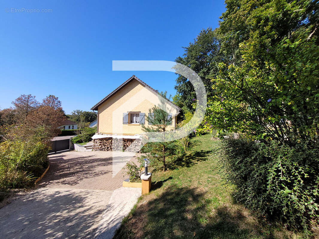 Maison à NEUILLY-SUR-SUIZE