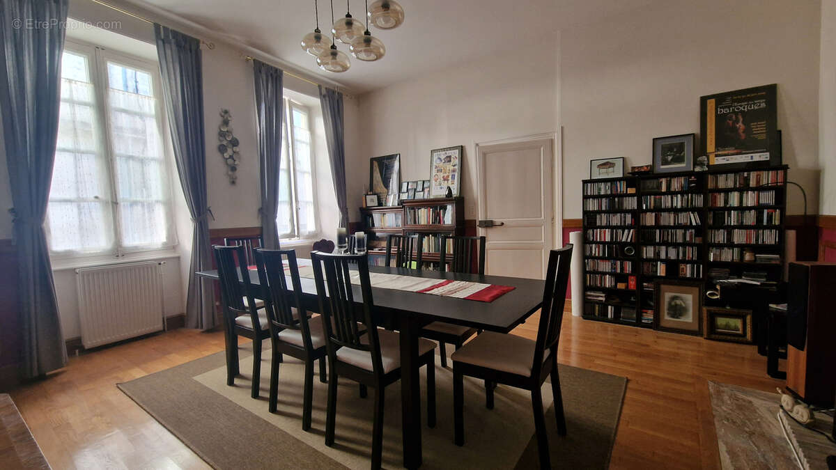 Maison à VILLEBOIS-LAVALETTE