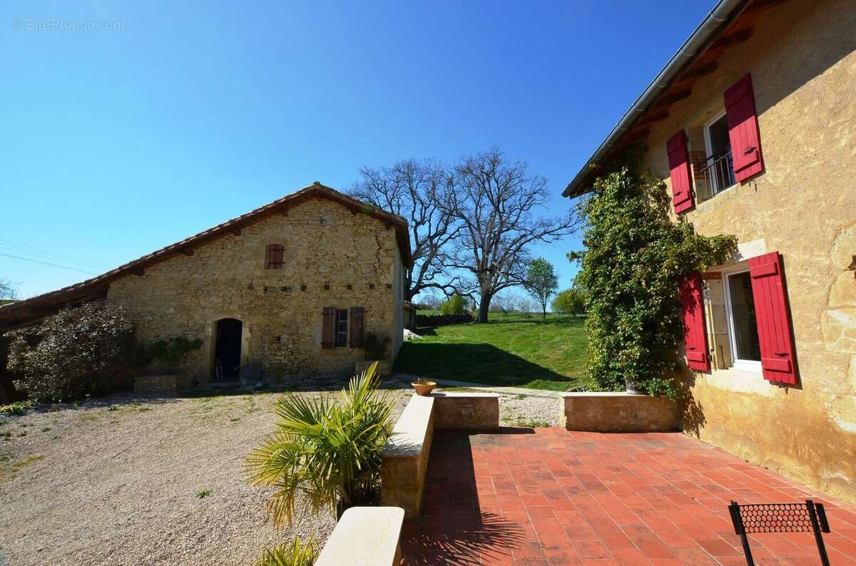 123 - Maison à VIC-FEZENSAC