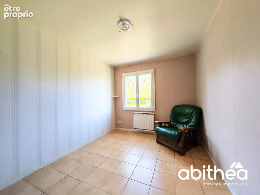 Maison de 98 m2 à rafraîchir sur un terrain de 2000 m2 - photo 5