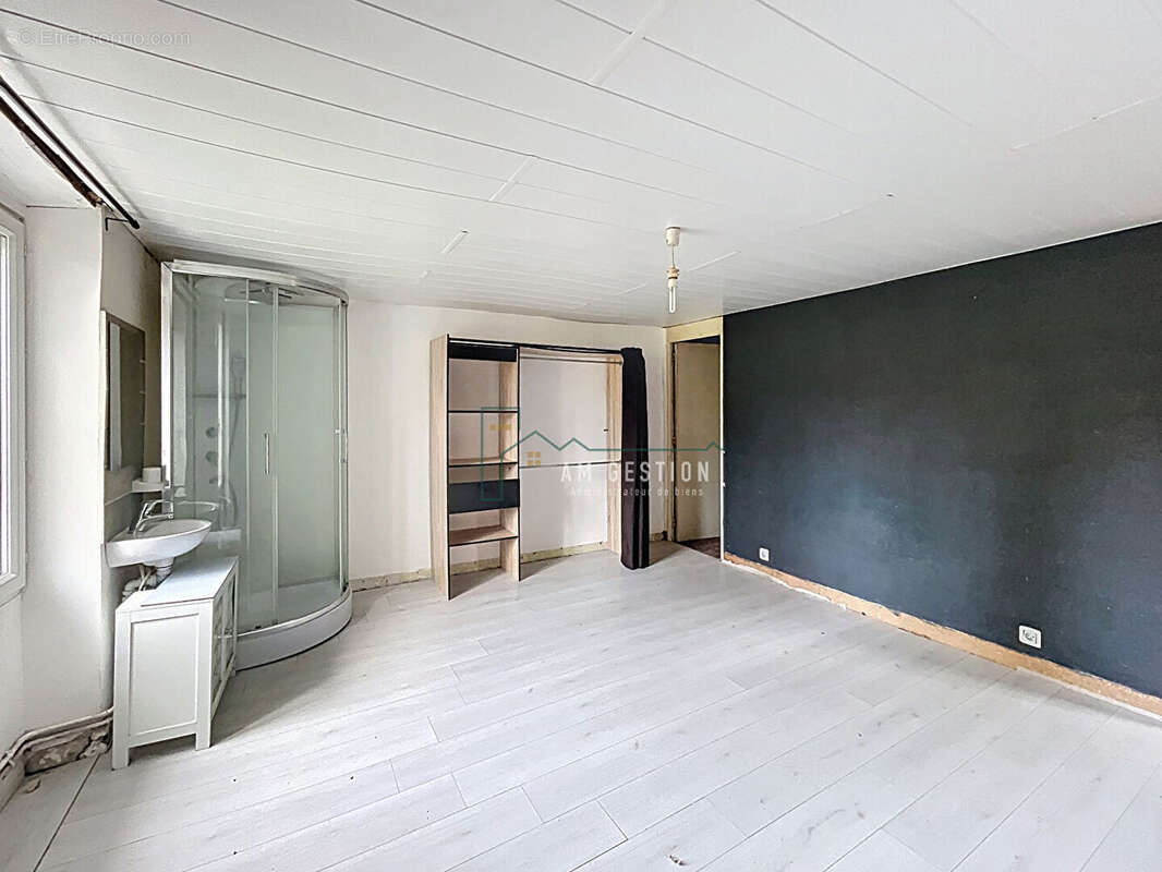 Maison à SAINT-LAURENT-LES-EGLISES