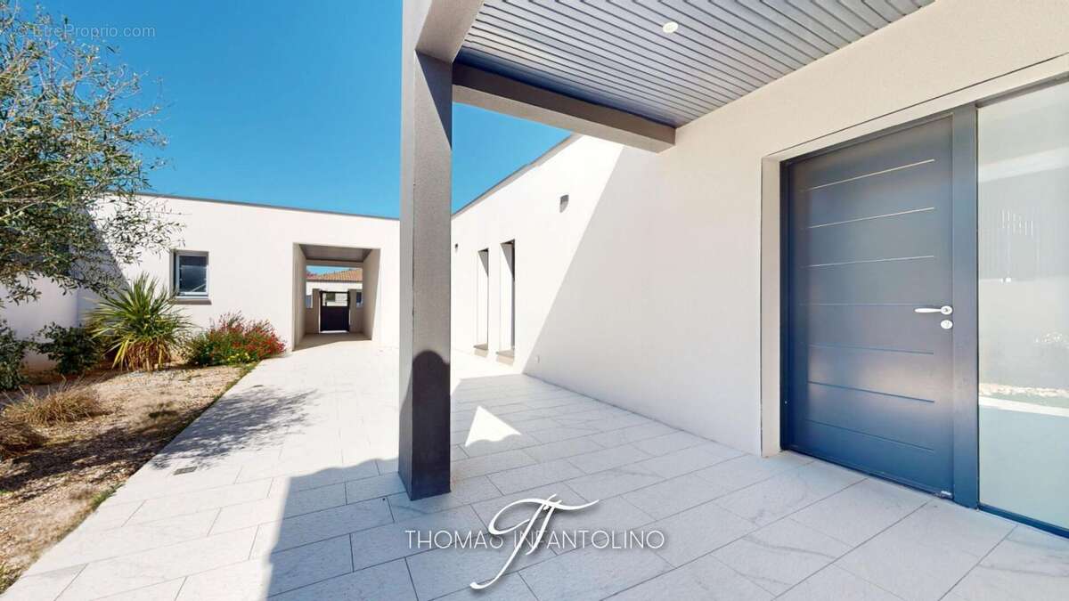 Villa d'architecte 175 m2 - piscine - vue montagne noire - garage - photo 5