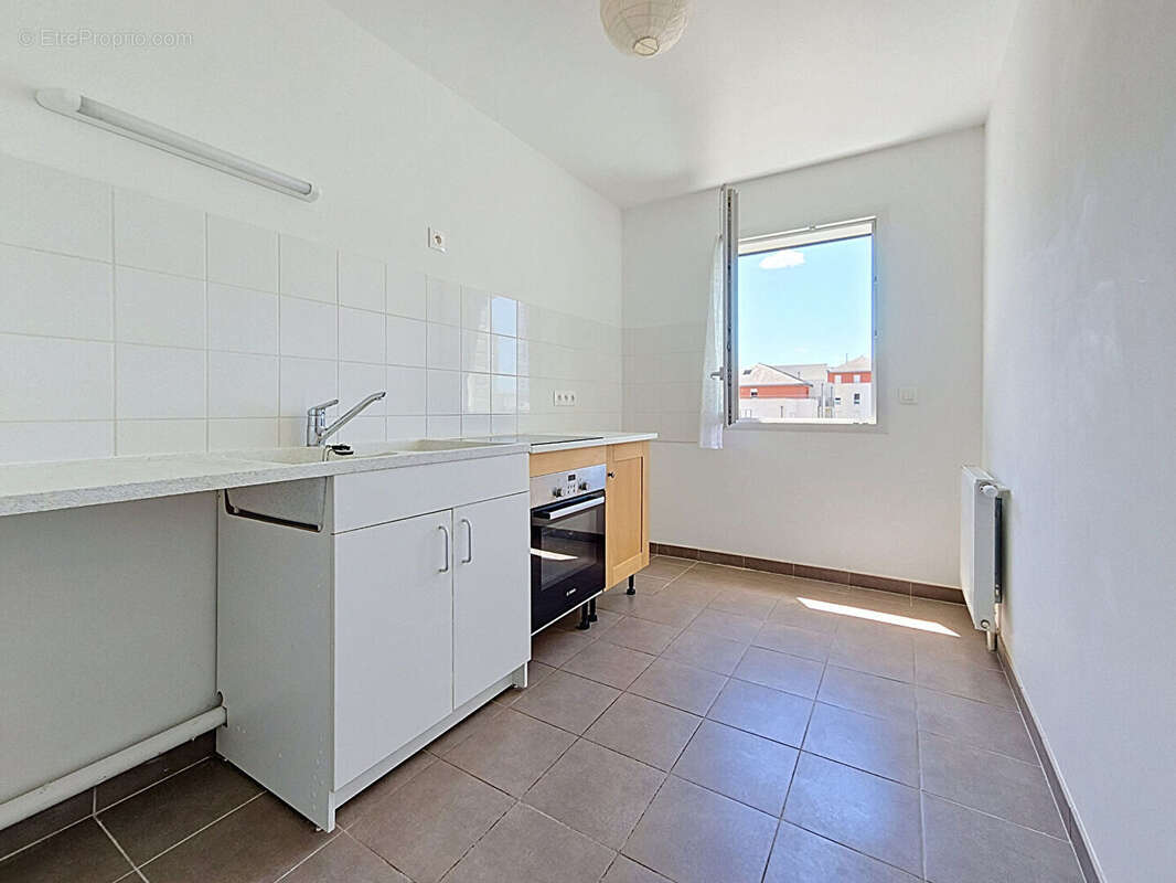 Appartement récent 2 chambres avec balcon et place de stationnement - photo 10
