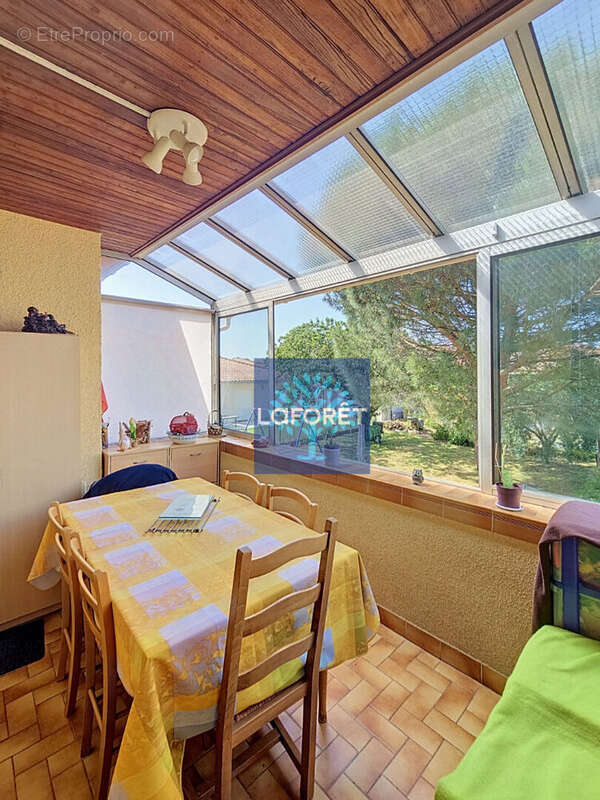 Maison 95m² avec piscine et jardin arboré - Brignais - photo 11