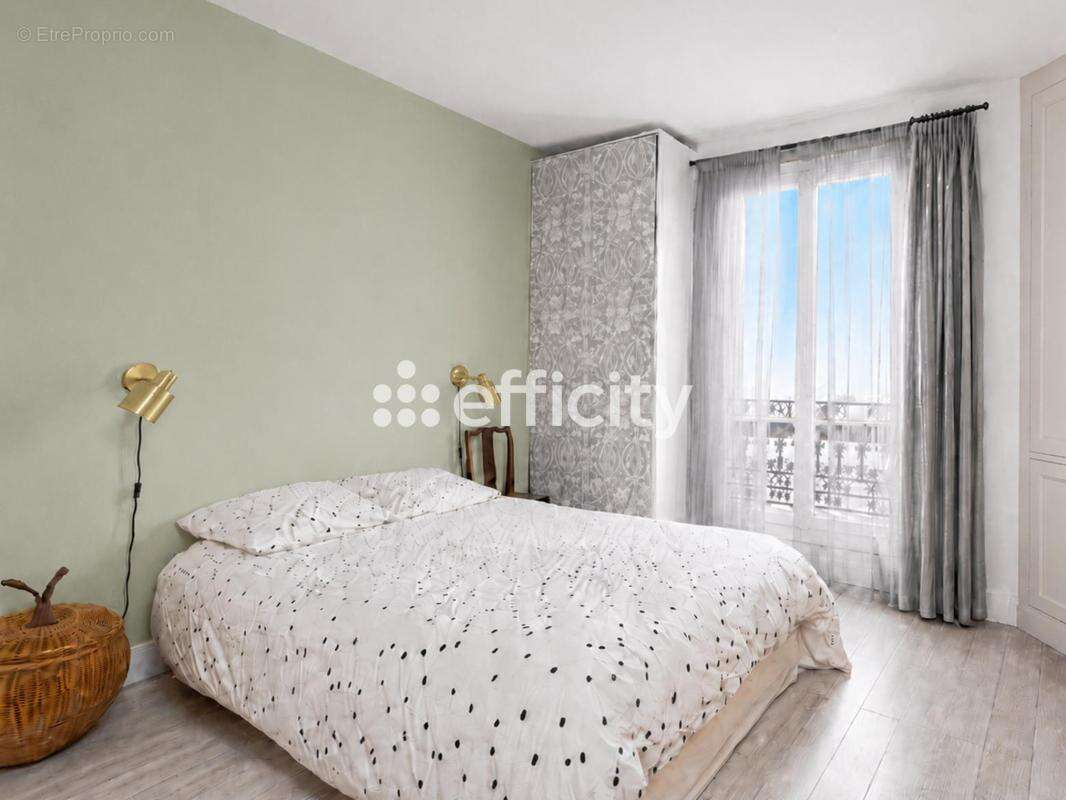 Appartement à PARIS-16E
