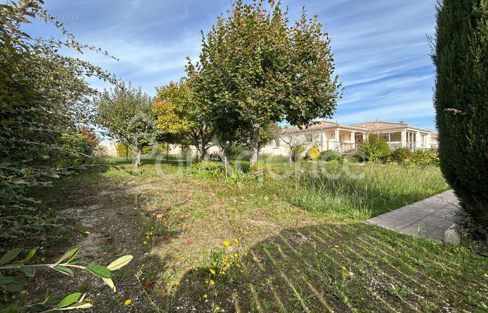 Maison familiale avec beau terrain arboré - photo 16