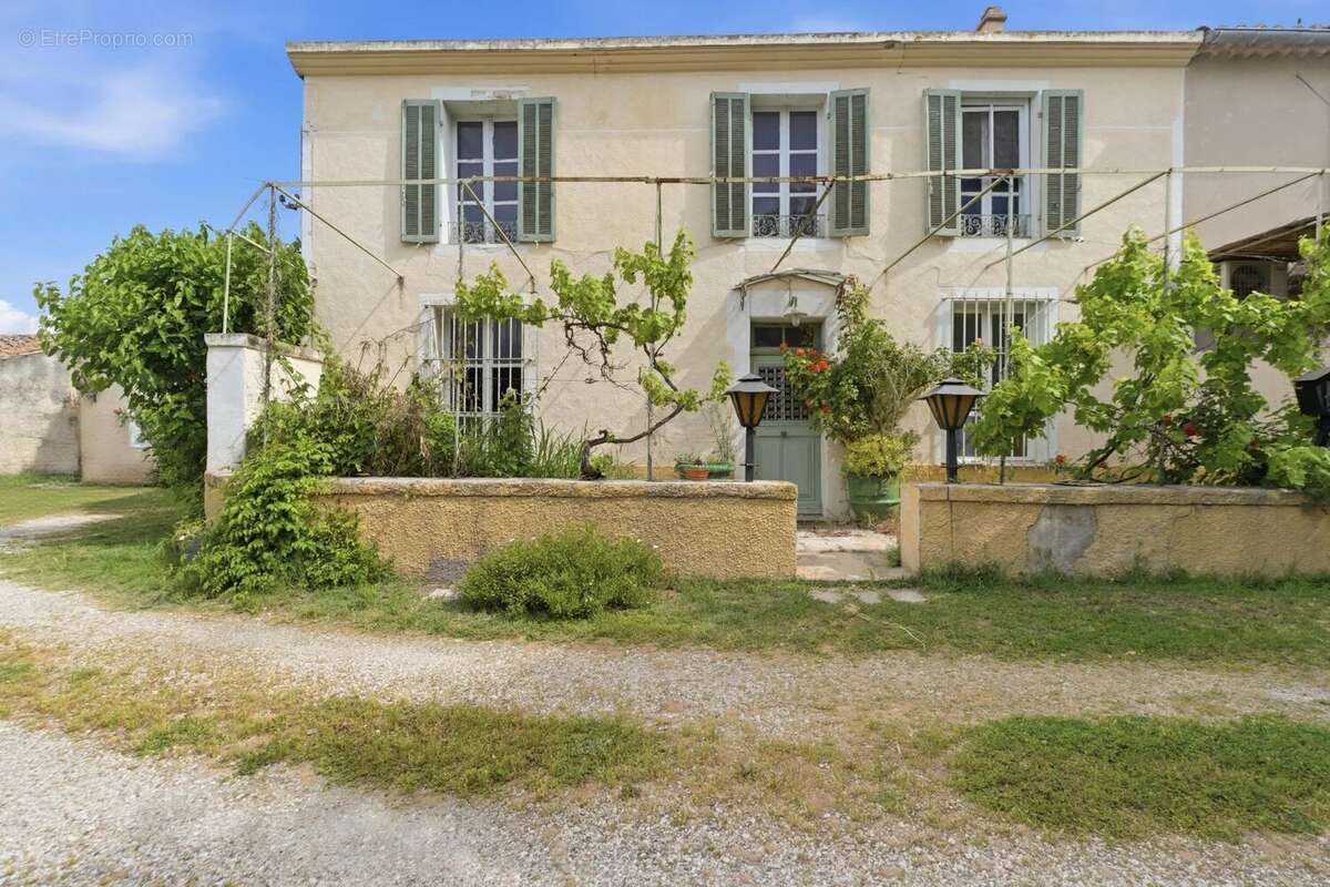 Maison à MOURIES
