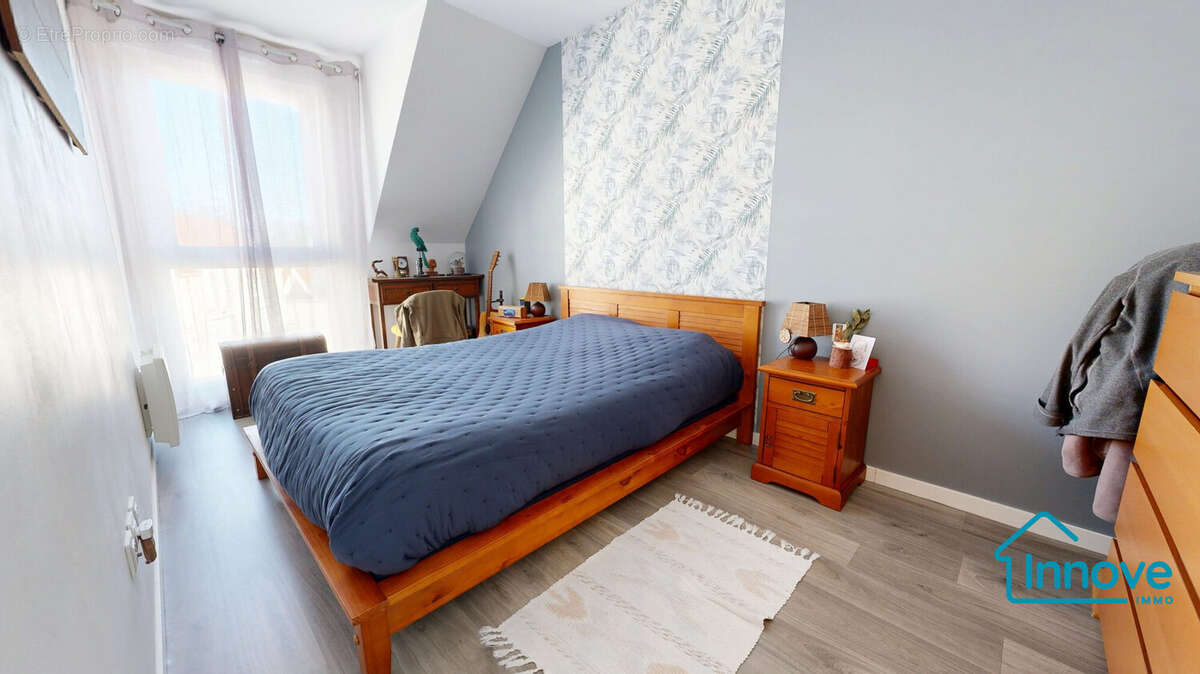 Appartement à THIVERVAL-GRIGNON