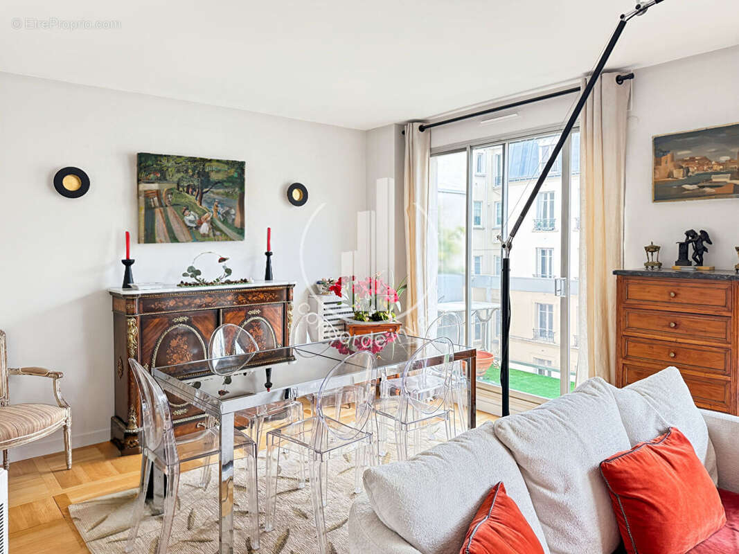 Appartement à NEUILLY-SUR-SEINE