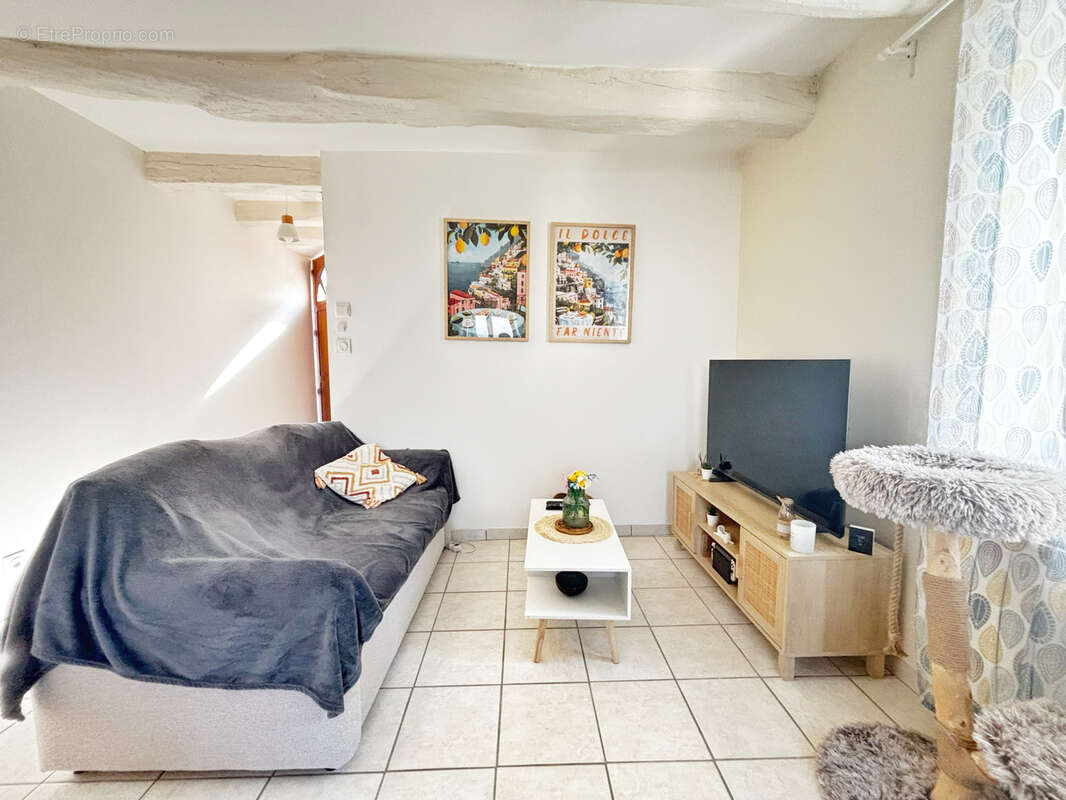 Appartement à VAULX-MILIEU