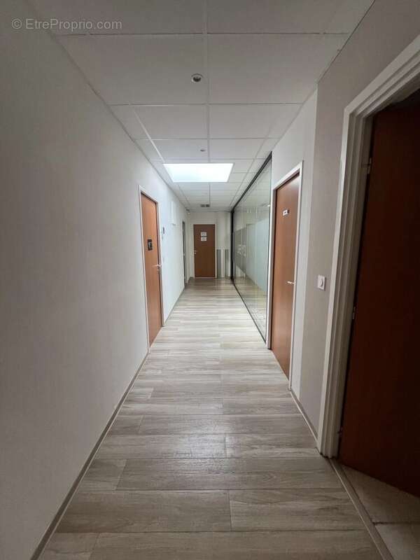 Commerce 212 m² à Nimes  - photo 4