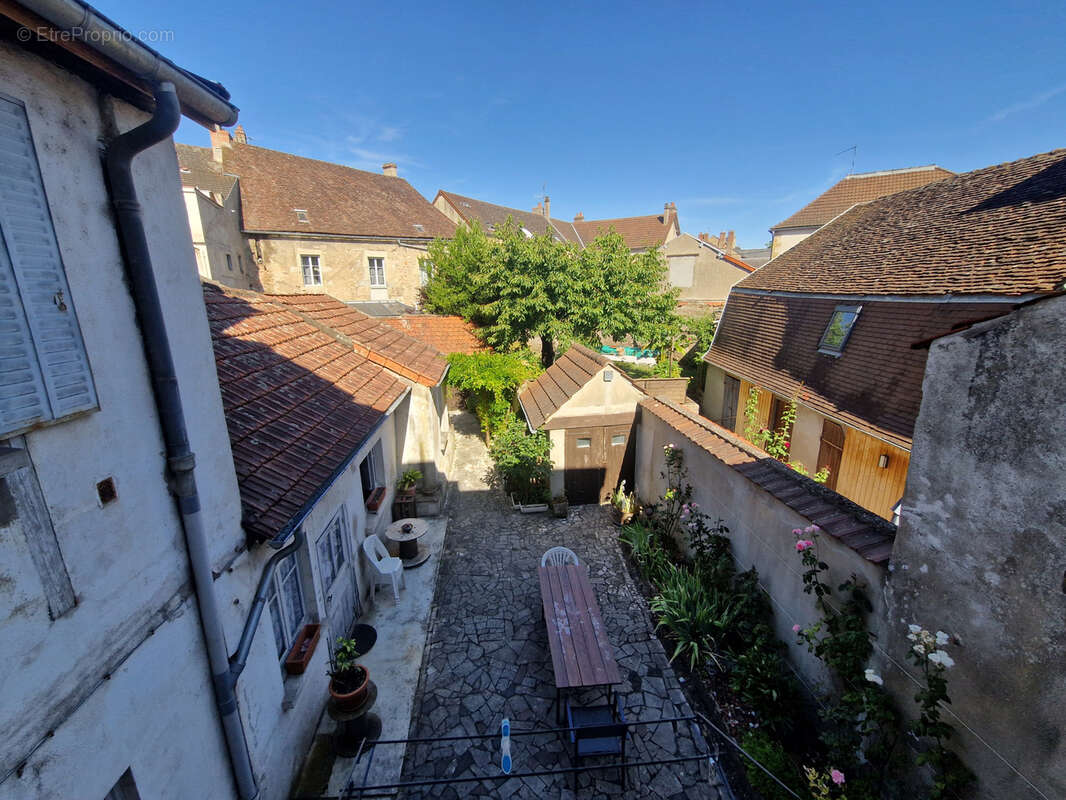 AUTUN - idéal investisseur - immeuble composé de 3 appartements, avec dépendances et cour - photo 28