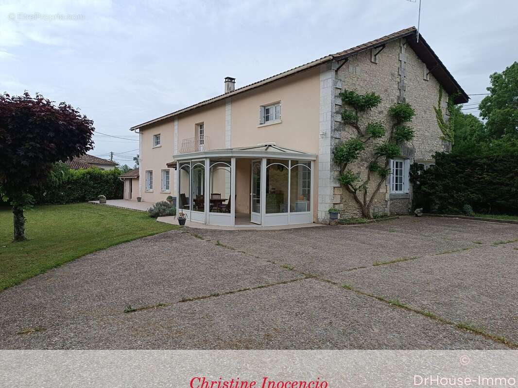 Maison à BARBEZIEUX-SAINT-HILAIRE