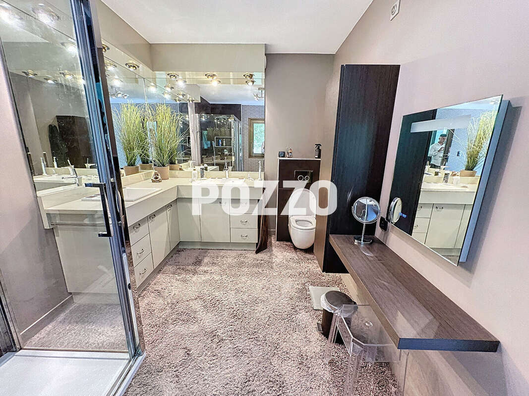 A Vendre - AVRANCHES - Maison 7 pièce(s) 300 m² - Parc paysager - Piscine - Garage - photo 14