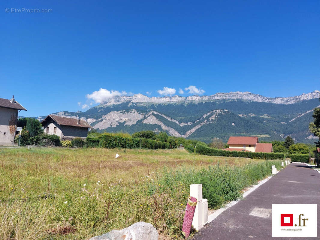 Terrain à TENCIN