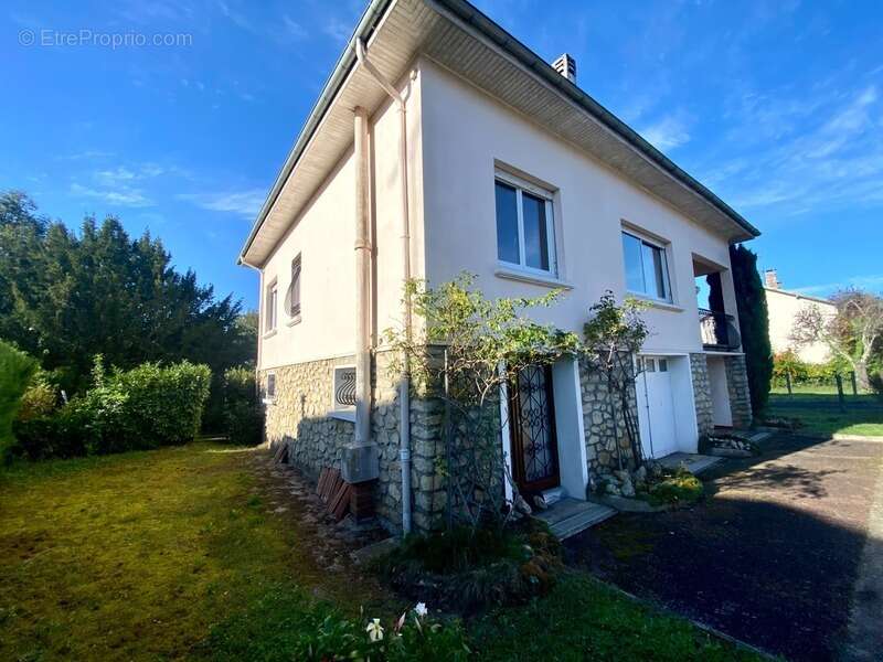 Maison à LUXEY