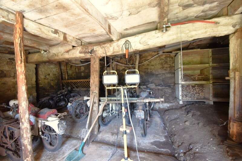 Petite ferme en pierres avec terrain SAINT-JULIEN-D'INTRES (07) - photo 15