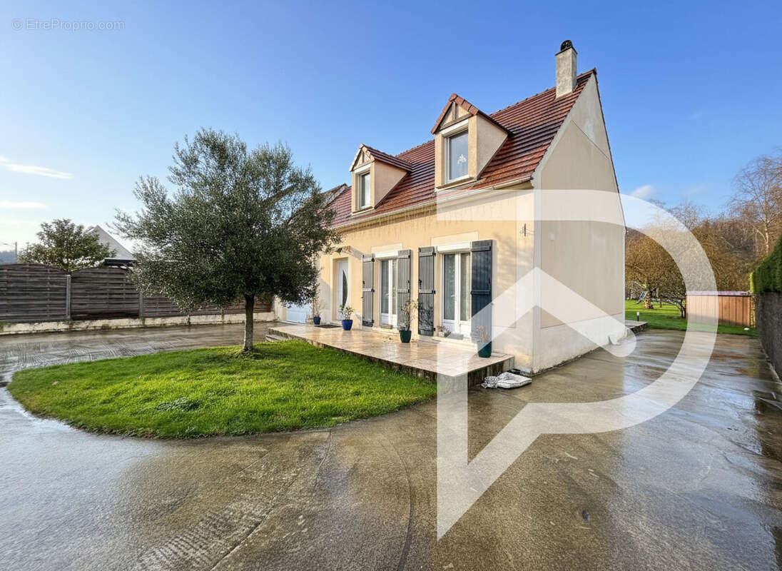 Maison à MOGNEVILLE