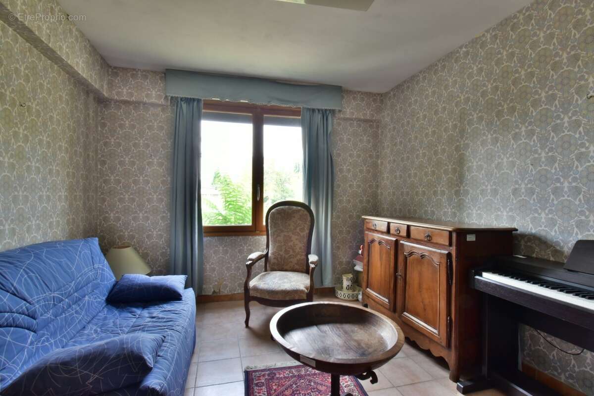  À VENDRE – Grande villa avec terrain boisé avec une olivette à Sisteron - photo 15
