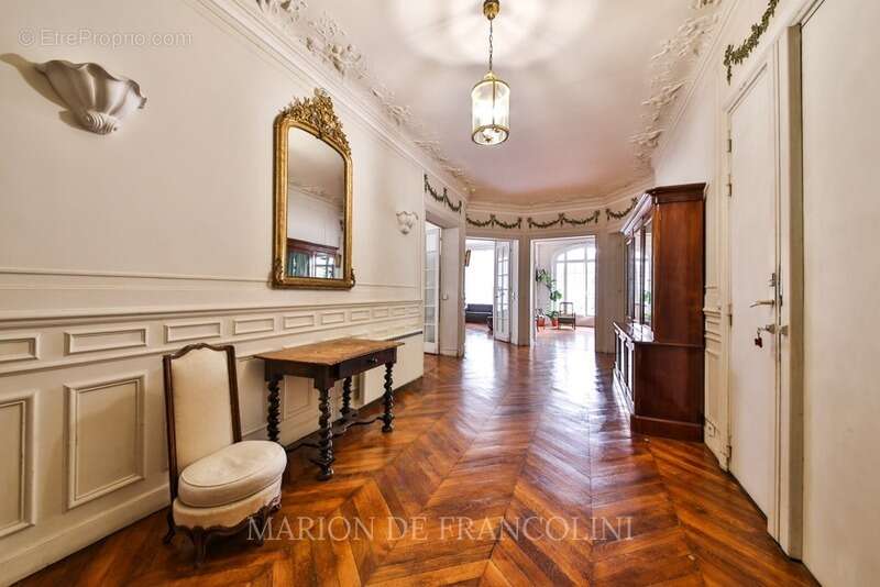 Appartement à PARIS-17E