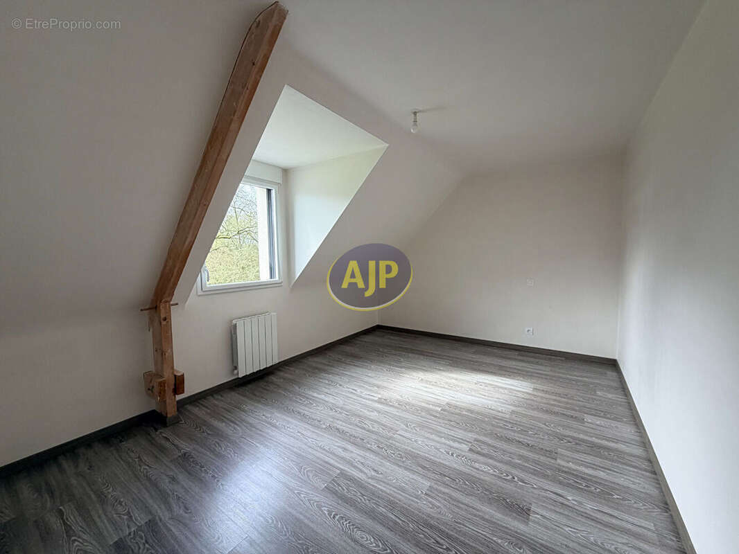 Maison à LA CHAPELLE-DE-BRAIN