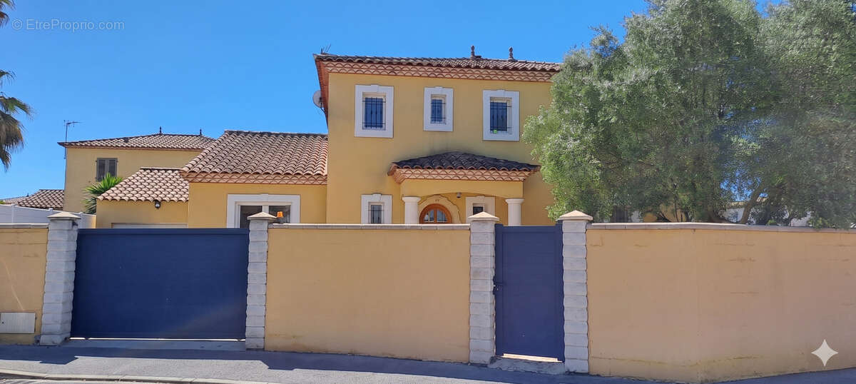 Maison à MAUGUIO