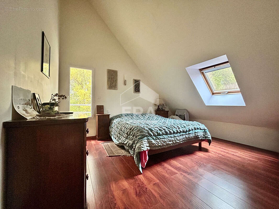 Maison à NEUVILLE-SUR-SARTHE