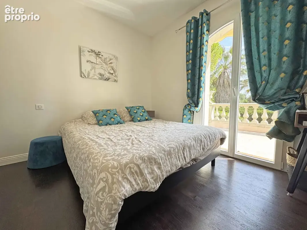 Villa de 222 m2 située au calme avec vue dégagée jusqu'à la mer - photo 12