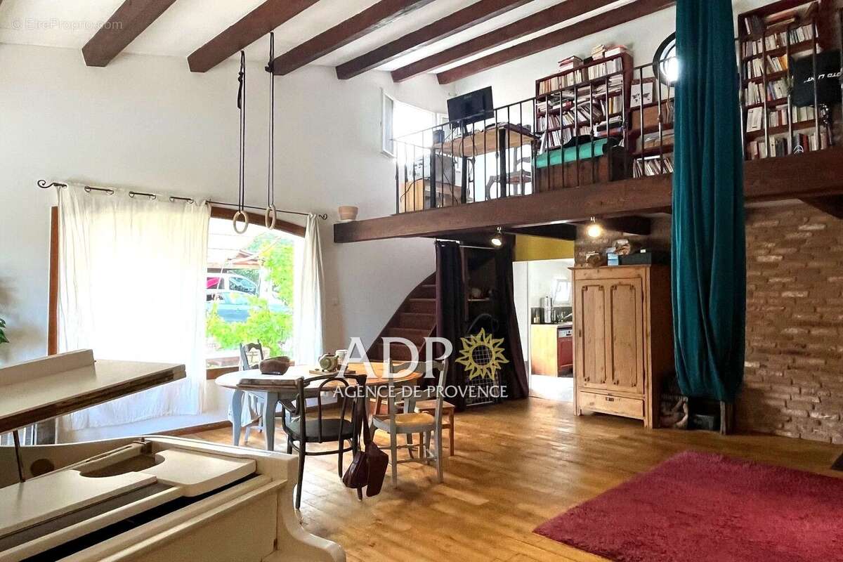 Maison à SAINT-CEZAIRE-SUR-SIAGNE