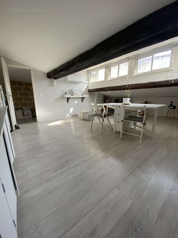 Appartement à MEZE