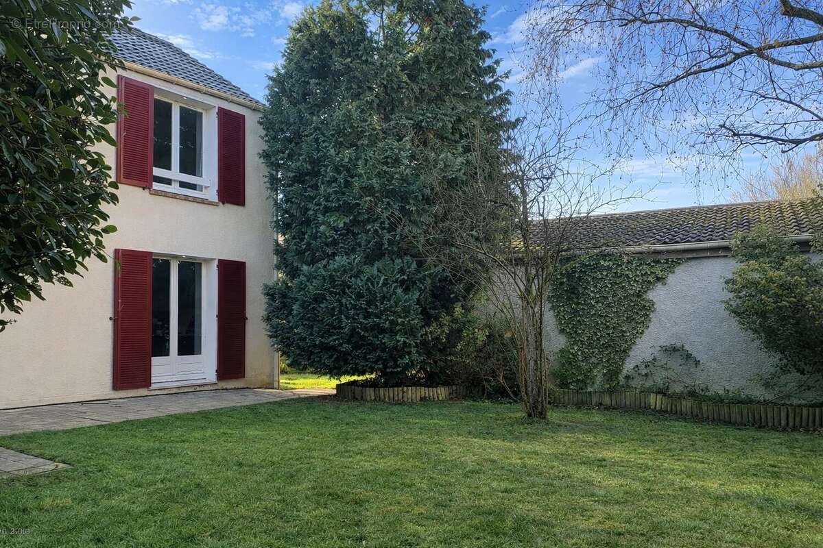 Maison à CHATEAUFORT