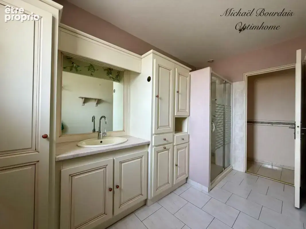 Maison familiale + dépendances – 230 m² – piscine – fort potentiel - photo 15