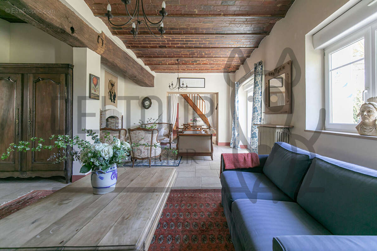 Maison à CRECY-LA-CHAPELLE