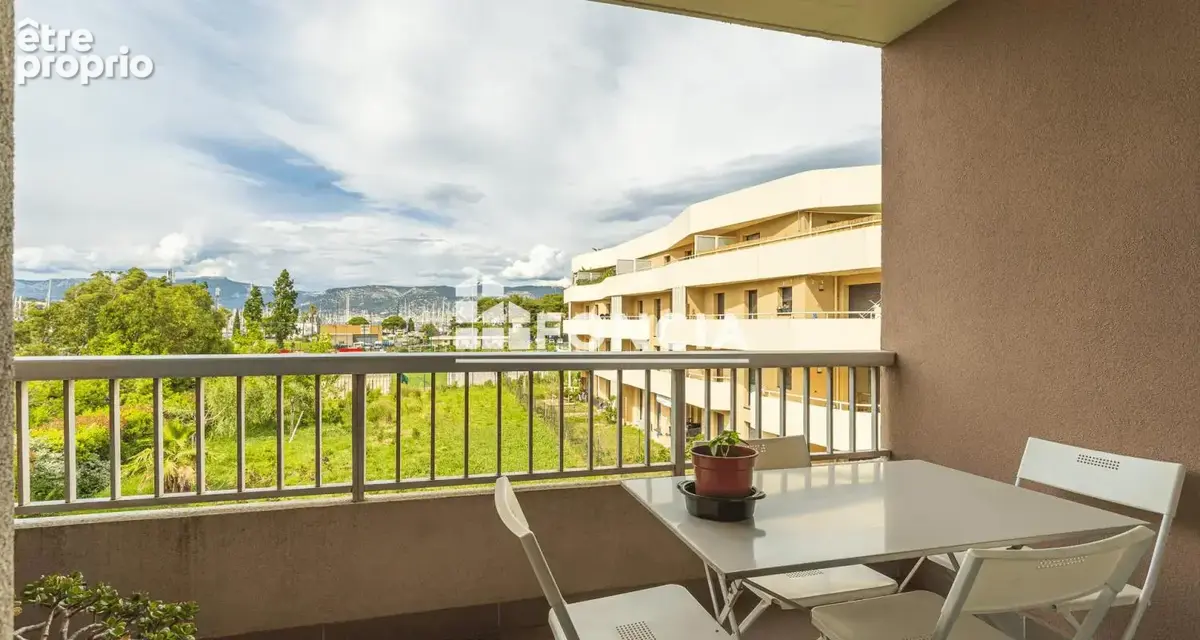 Investissement locatif : studio meublé à Saint-Mandrier-sur-Mer, à deux pas de la plage de Pin Rolland - photo 2