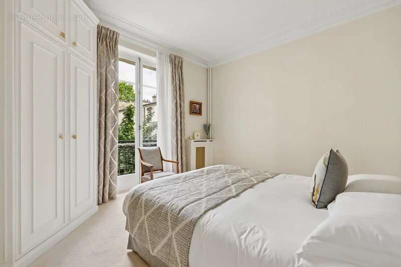 Appartement à NEUILLY-SUR-SEINE