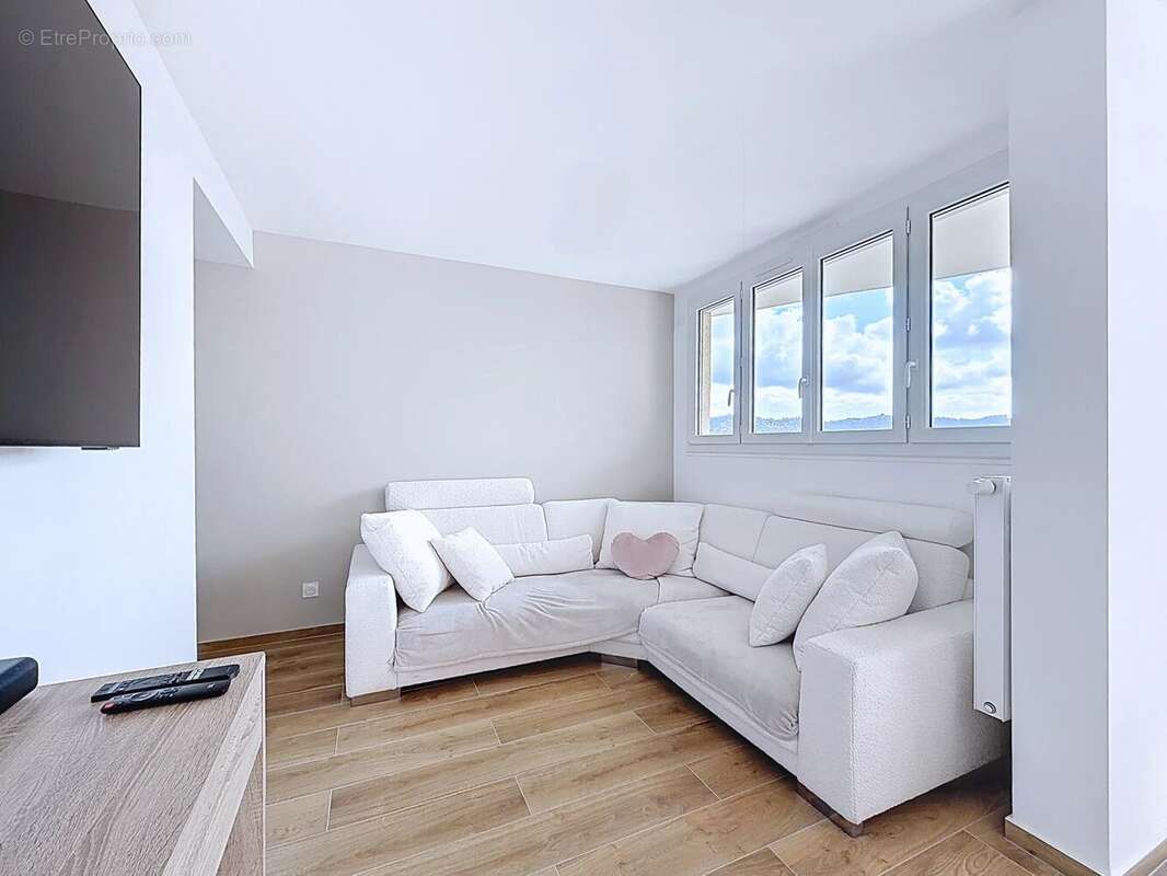 Appartement à CARROS