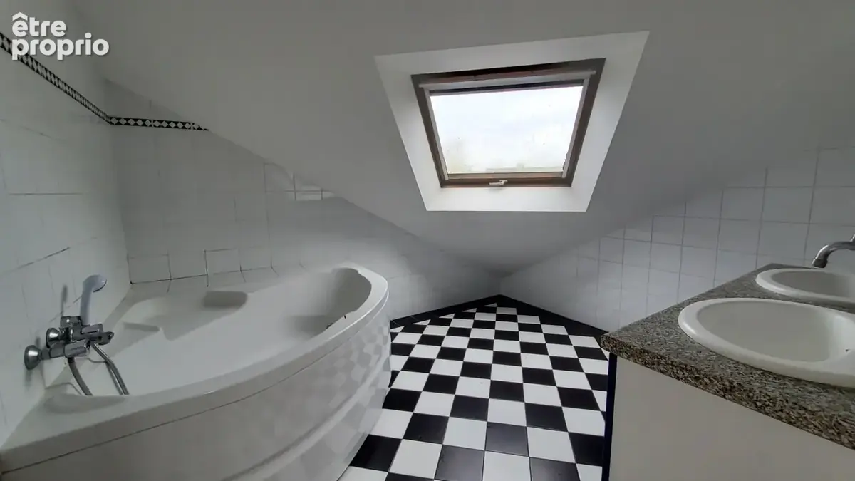 A VENDRE - Maison d'architecte 140m2 - 6 pièces - 5 chambres - 1 bureau - LAILLE - photo 10