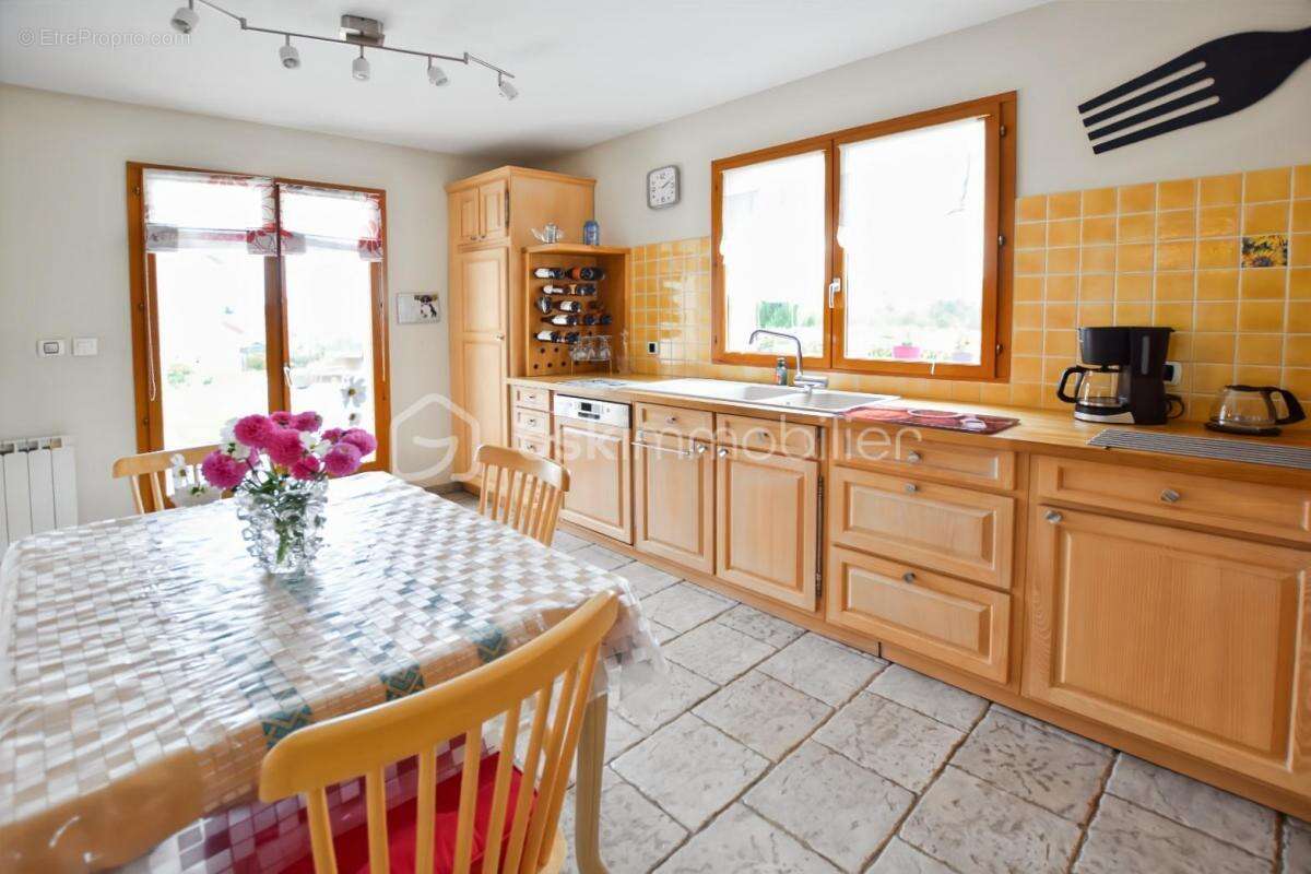 Maison à CRECY-LA-CHAPELLE