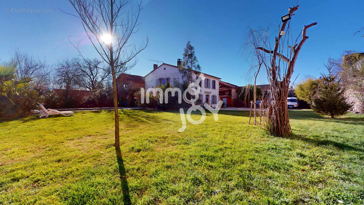 Maison rénovée de 165m2 habitable sur un terrain de 1749m2 avec piscine - photo 22