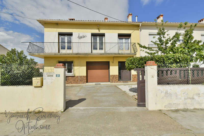 Maison à PEZILLA-LA-RIVIERE