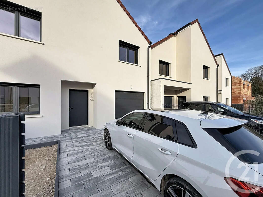 Maison à SAINT-JULIEN