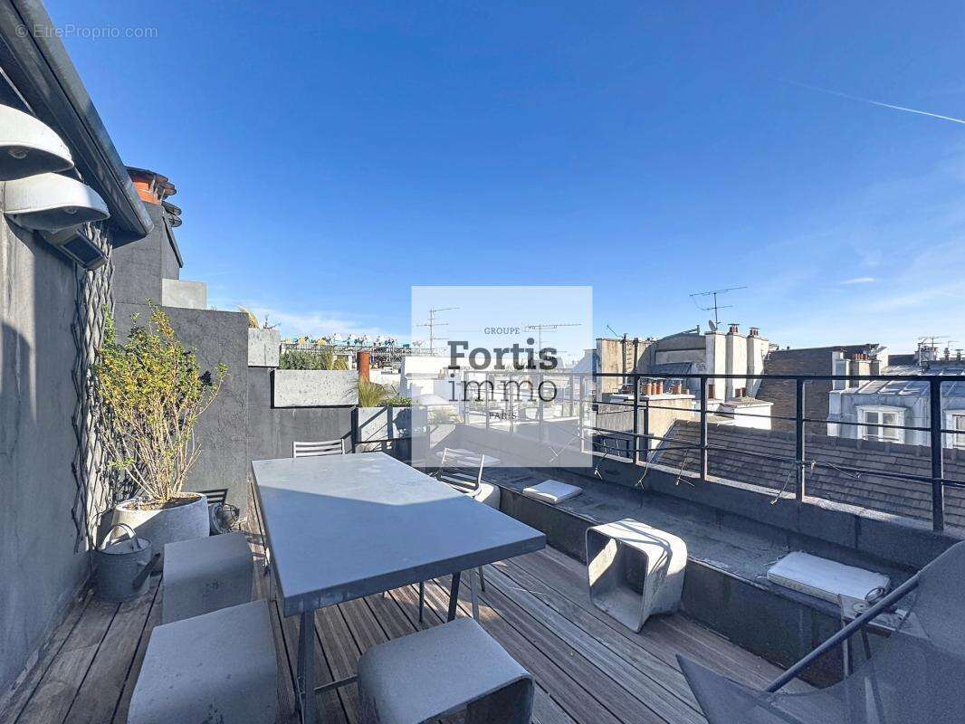 Appartement à PARIS-1E