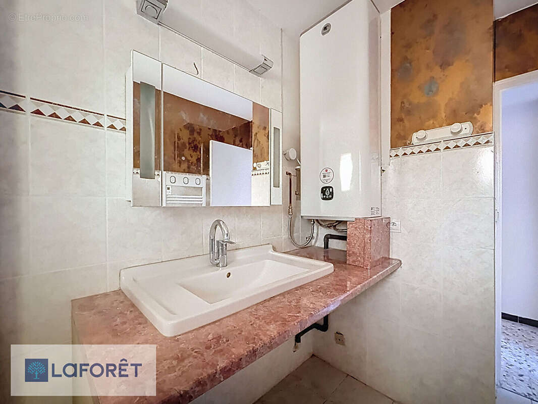 Appartement à SIX-FOURS-LES-PLAGES