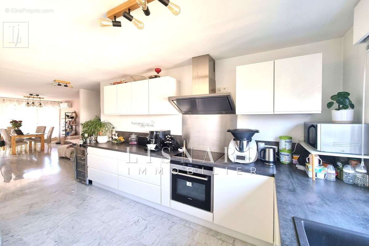 Appartement à VALLAURIS
