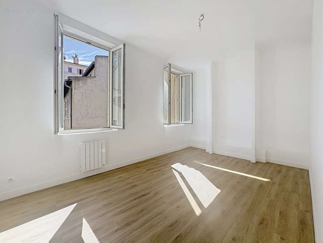 Appartement à MARSEILLE-1E