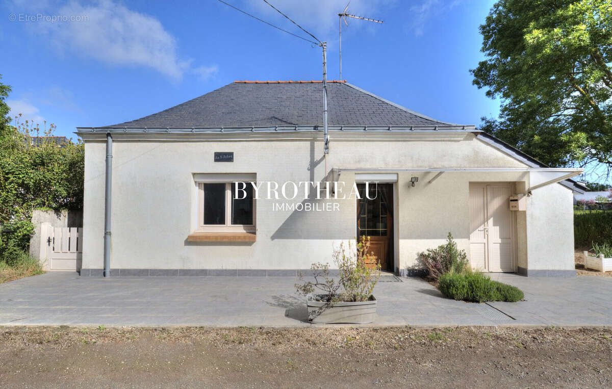 Maison à MONTREUIL-JUIGNE