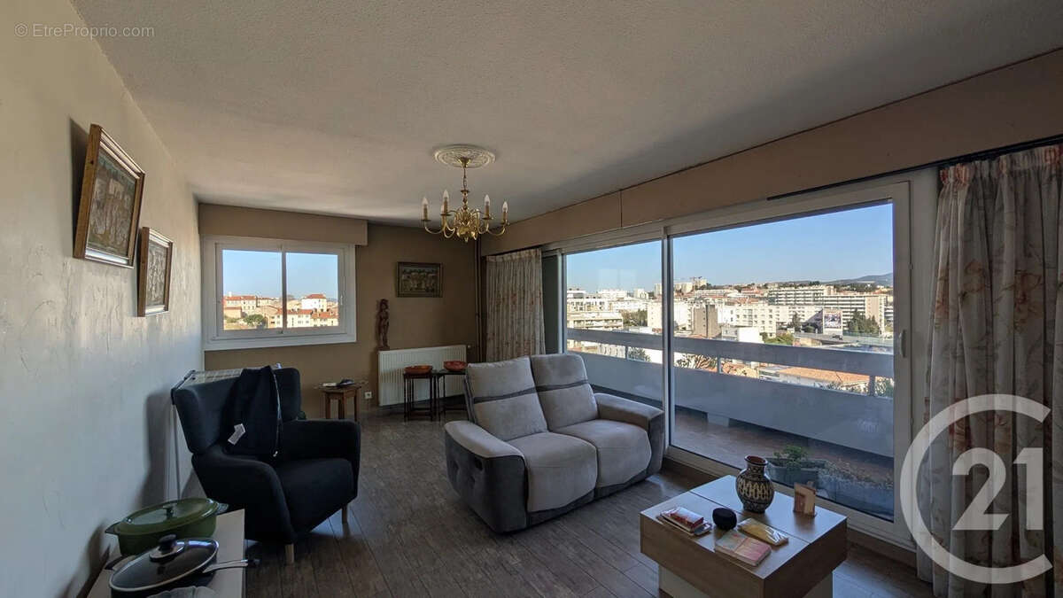 Appartement à MARSEILLE-4E