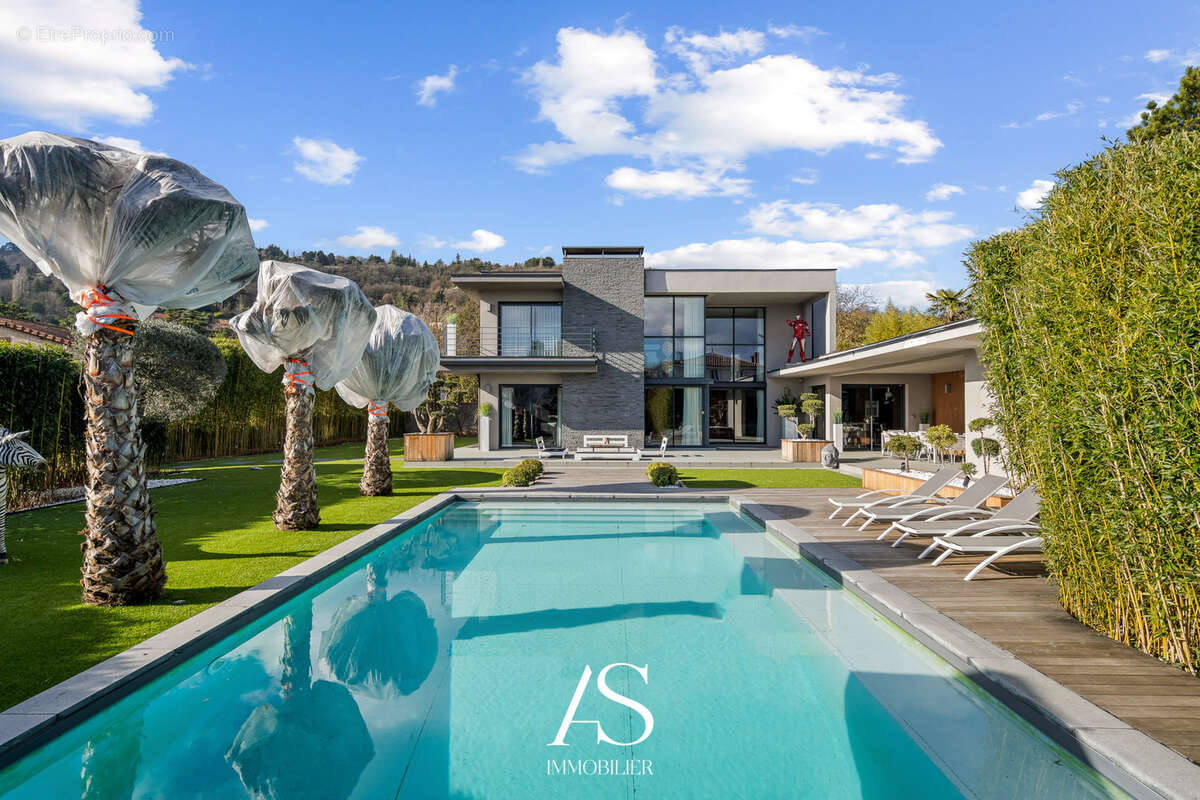 Maison à COLLONGES-AU-MONT-D'OR