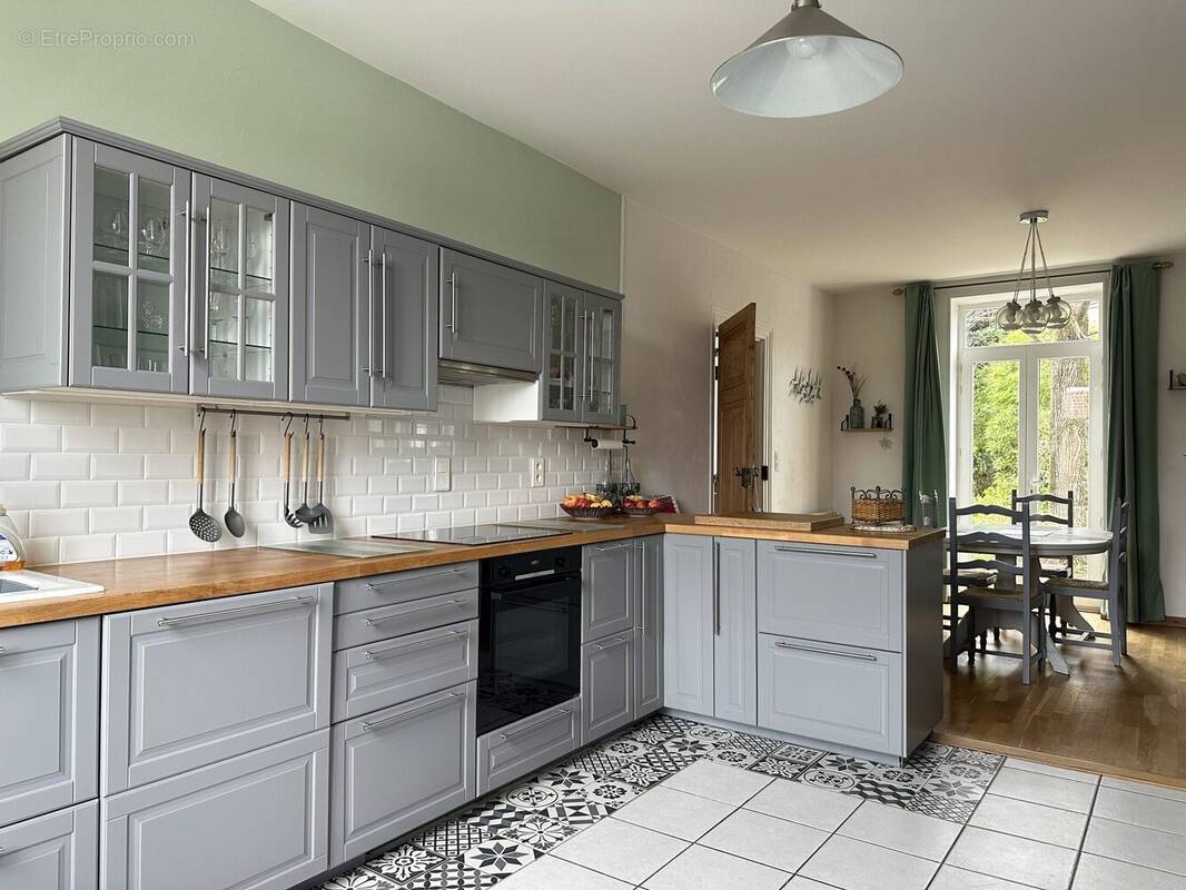 Maison à SAINT-ETIENNE-DES-OULLIERES