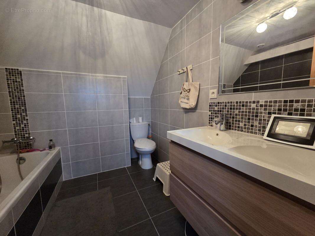 A vendre longere en pierre  4 chambres neulliac (56) - photo 15